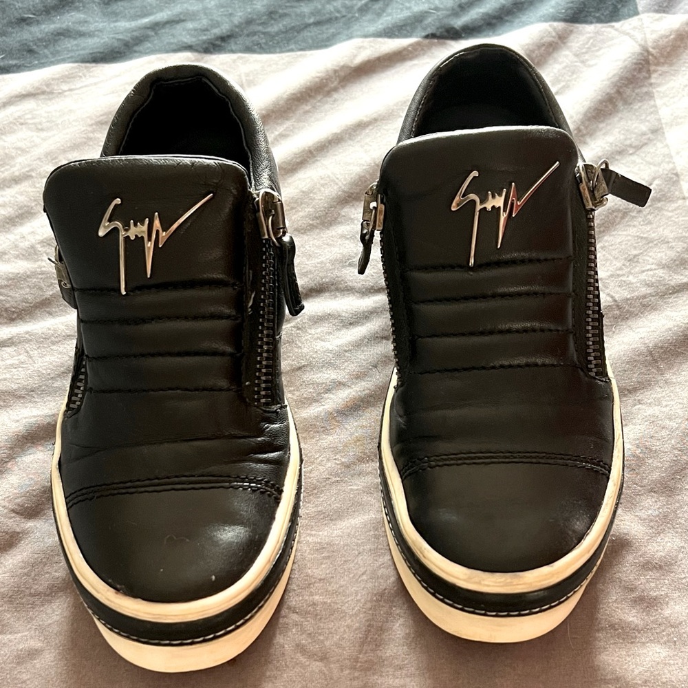 GIUSEPPE ZANOTTI
Double-Zip Leather Low-Top Sneakers
Size 35.5